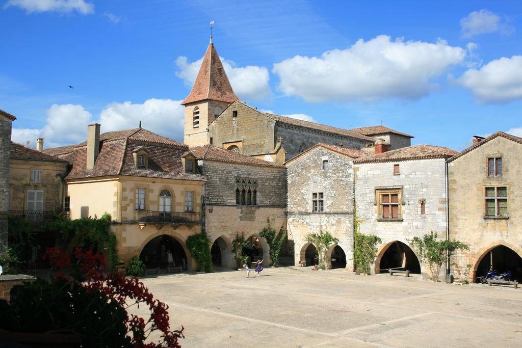Le Camp De Ferie Villa Monpazier Bilik gambar